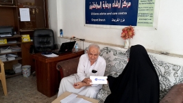مركز ارشاد الكريعات:السيد / رحوم محمد رحوم يتبرع لأحدى المريضات