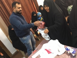 مركز ارشاد النجف : محسن من اهل الخير يتبرع ل (45) عائله بماده اللحم الاحمر 
